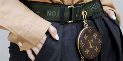 mascherina protettiva louis vuitton prezzo|Collezione Louis Vuitton, la visiera monogram è il nuovo lusso.